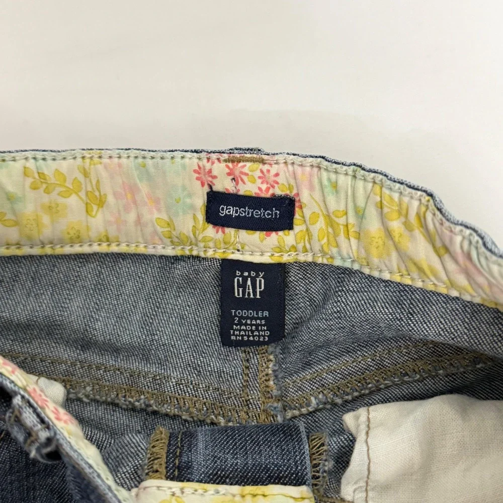 Baby Gap Toddler Girls Blue Denim Bermuda Shorts Floral Trim Size 2T Gapstretch
